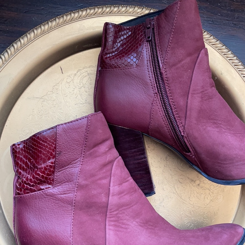 Also booties - Picture 2 of 7